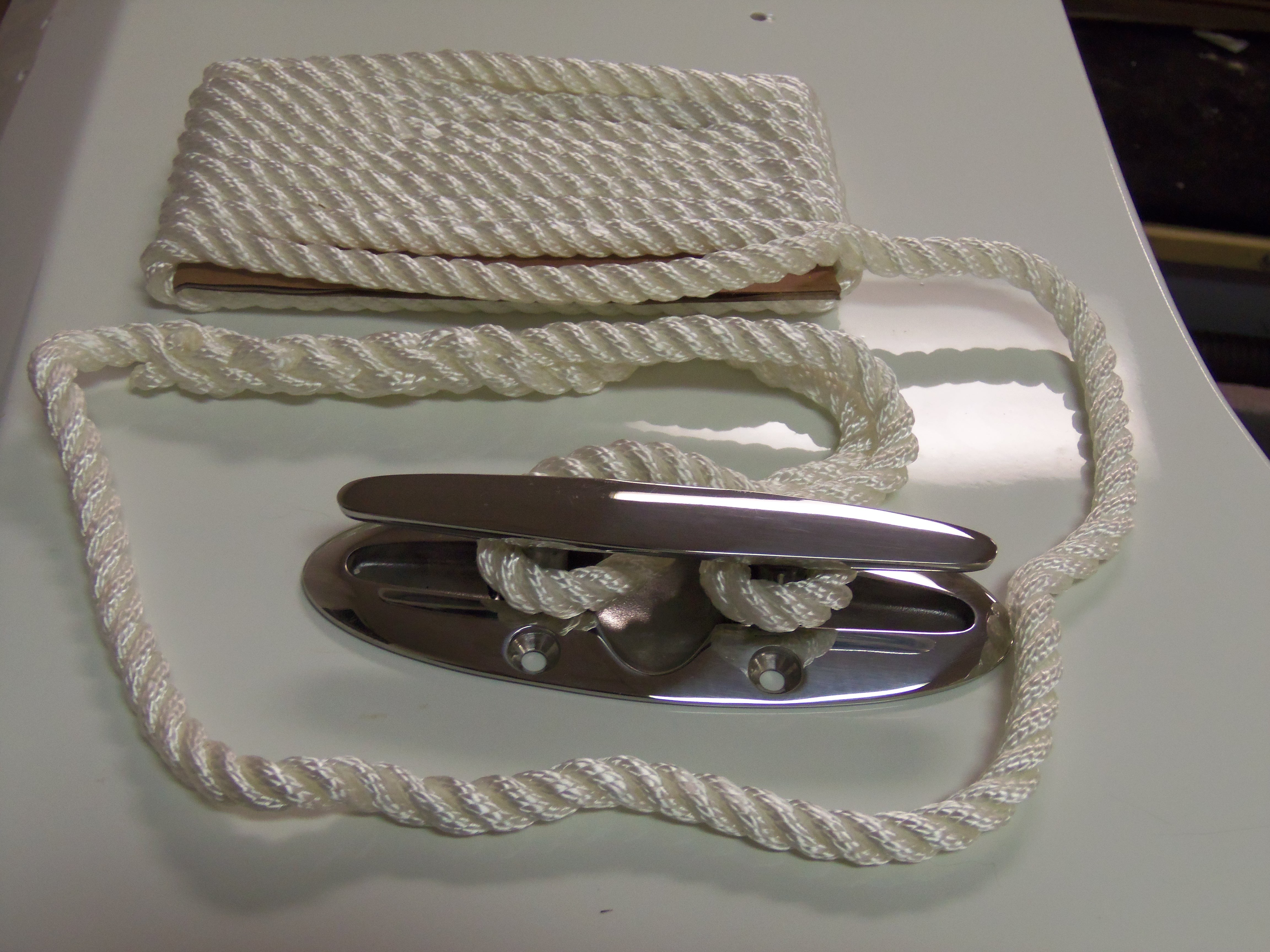 mooring line - dock line - pop up cleat